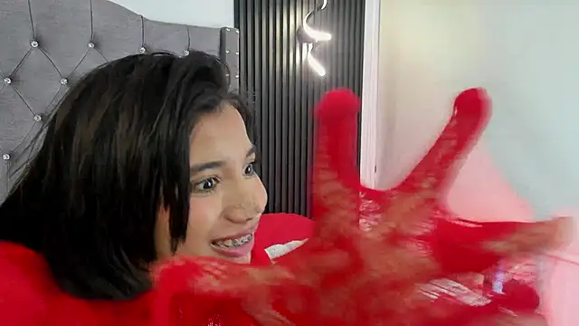 Snapshot of Emily_bruss chatting on 03/08/26, 03:32 Emily bruss online show from 03/08/26, 03:32