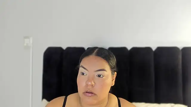 Snapshot of Amaranoir- chatting on 02/19/26, 04:08 Amaranoir- online show from 02/19/26, 04:08