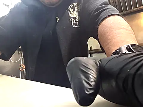 Snapshot of bischo666 chatting on 03/18/26, 01:36 bischo666 online show from 03/18/26, 01:36