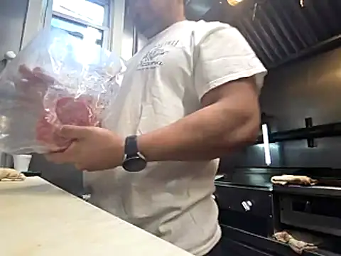 Snapshot of bischo666 chatting on 03/21/26, 05:38 bischo666 online show from 03/21/26, 05:38