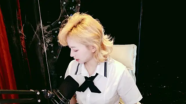 Lady-Mia777 online show from 02/12/26, 12:00