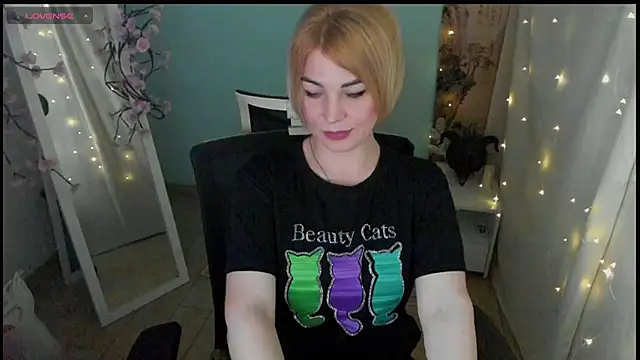 Snapshot of CuttieEmma chatting on 05/07/26, 12:54 CuttieEmma online show from 05/07/26, 12:54