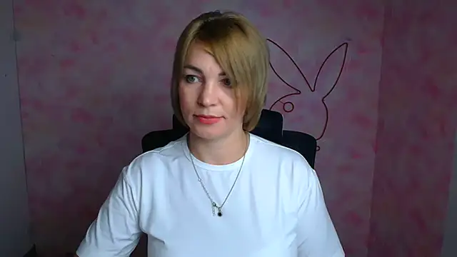 Snapshot of CuttieEmma chatting on 06/27/26, 05:56 CuttieEmma online show from 06/27/26, 05:56