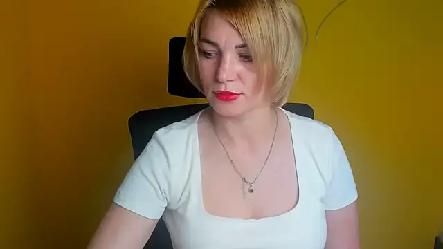 Snapshot of CuttieEmma chatting on 07/03/26, 11:49 CuttieEmma online show from 07/03/26, 11:49