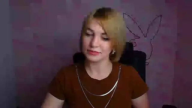 Snapshot of CuttieEmma chatting on 07/05/26, 12:01 CuttieEmma online show from 07/05/26, 12:01