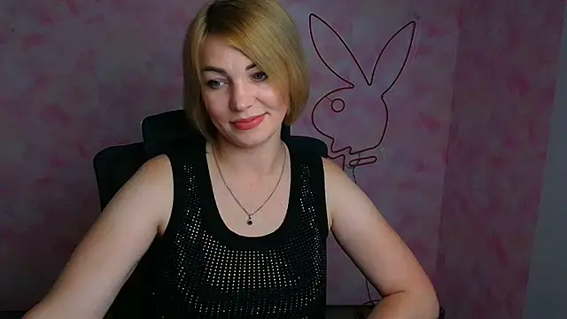 Snapshot of CuttieEmma chatting on 07/06/26, 05:37 CuttieEmma online show from 07/06/26, 05:37