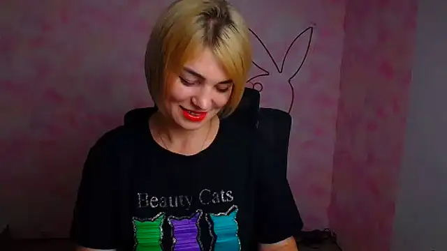 Snapshot of CuttieEmma chatting on 07/27/26, 11:28 CuttieEmma online show from 07/27/26, 11:28