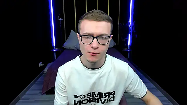 Snapshot of Emmit_Barker chatting on 05/20/26, 10:43 Emmit Barker online show from 05/20/26, 10:43