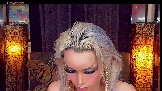 Snapshot of SeductiveSamanthaTS chatting on 07/11/26, 05:26 SeductiveSamanthaTS online show from 07/11/26, 05:26
