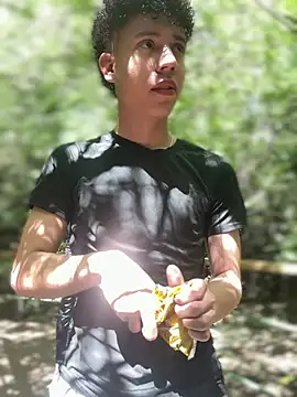 Snapshot of yoursexyjose chatting on 03/21/26, 07:17 yoursexyjose online show from 03/21/26, 07:17