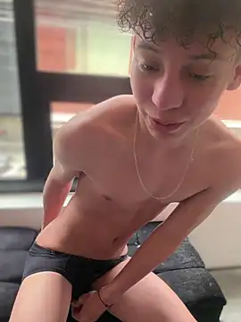 Snapshot of yoursexyjose chatting on 03/27/26, 06:51 yoursexyjose online show from 03/27/26, 06:51