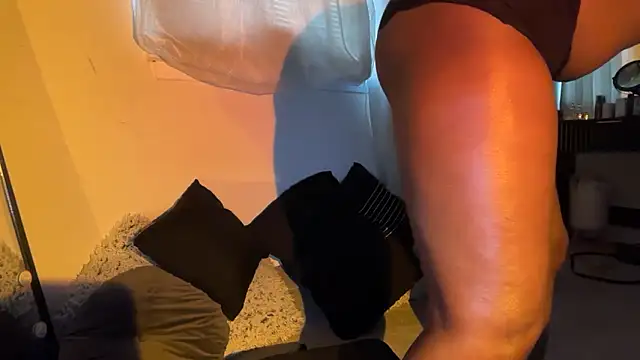 Snapshot of SunniSoles99 chatting on 03/19/26, 12:42 SunniSoles99 online show from 03/19/26, 12:42