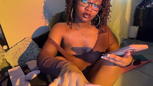 Snapshot of SunniSoles99 chatting on 04/20/26, 12:30 SunniSoles99 online show from 04/20/26, 12:30