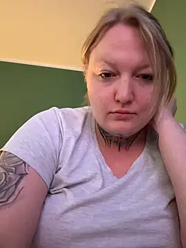 Snapshot of Lolaaxxx13 chatting on 06/01/26, 07:04 Lolaaxxx13 online show from 06/01/26, 07:04