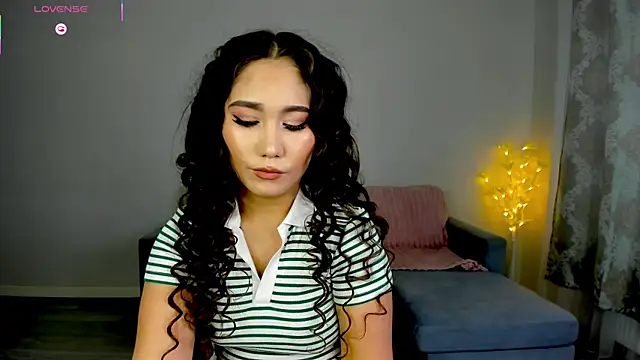 Snapshot of mayameilin chatting on 02/20/26, 11:32 mayameilin online show from 02/20/26, 11:32