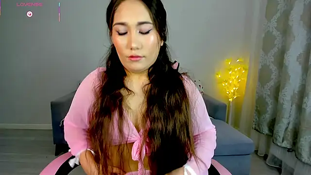 Snapshot of mayameilin chatting on 02/21/26, 01:34 mayameilin online show from 02/21/26, 01:34