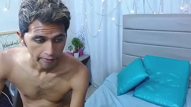 Snapshot of Cecilia_and_Carlos chatting on 02/20/26, 06:26 Cecilia and Carlos online show from 02/20/26, 06:26