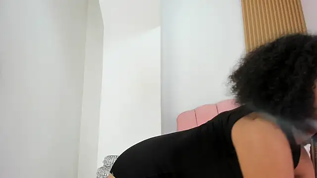 lara spaark online show from 02/24/26, 07:23