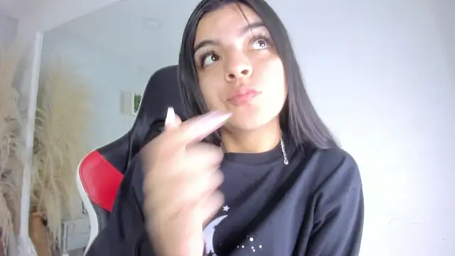 KarelyMitchel online show from 04/14/26, 12:33