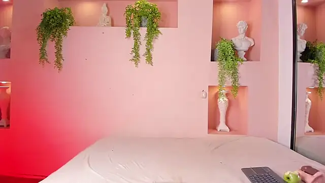 Snapshot of BrenddaMiller_ chatting on 03/24/26, 12:32 BrenddaMiller online show from 03/24/26, 12:32