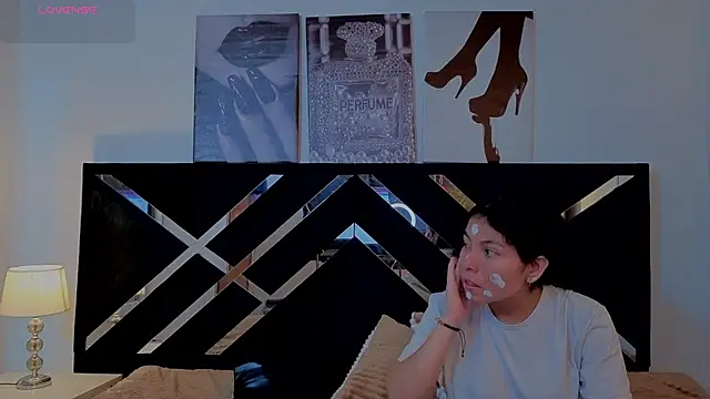 Zoe-yanin online show from 04/07/26, 06:41