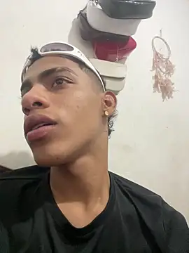 Snapshot of dominick_fran chatting on 04/18/26, 01:42 dominick fran online show from 04/18/26, 01:42