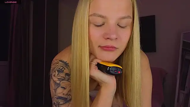 Snapshot of meowbaaby chatting on 04/07/26, 04:07 meowbaaby online show from 04/07/26, 04:07