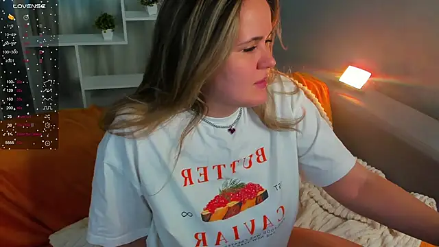 Snapshot of LilyBel chatting on 03/16/26, 10:19 LilyBel online show from 03/16/26, 10:19