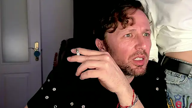 Snapshot of Virale chatting on 03/15/26, 02:28 Virale online show from 03/15/26, 02:28