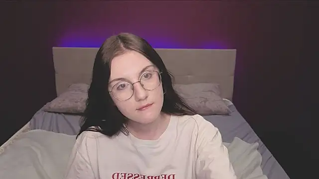 Snapshot of VixenLight chatting on 02/06/26, 11:24 VixenLight online show from 02/06/26, 11:24