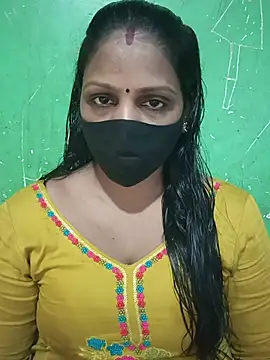 Snapshot of Parul-009 chatting on 07/07/26, 05:43 Parul-009 online show from 07/07/26, 05:43