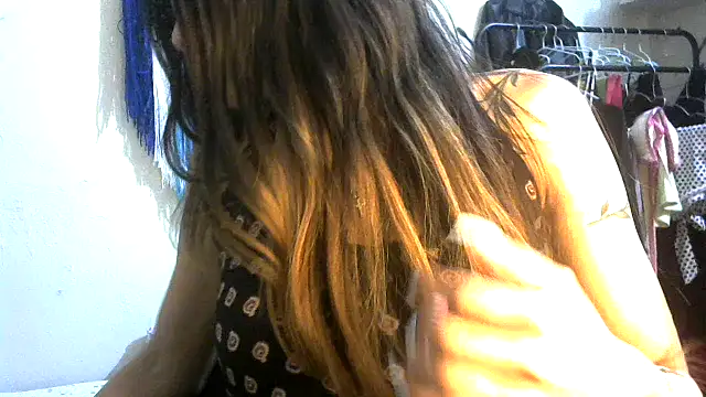 Snapshot of call_me_babyy chatting on 04/25/26, 04:15 call me babyy online show from 04/25/26, 04:15