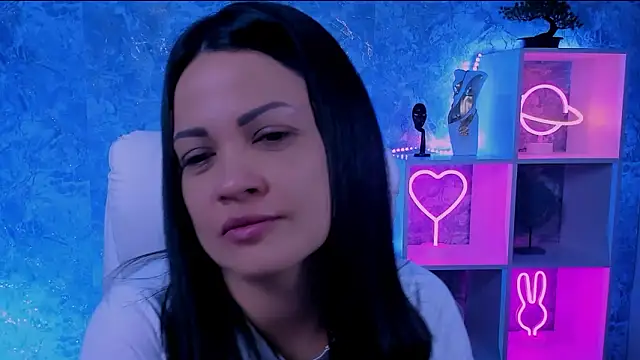 Snapshot of karolina_robinson chatting on 03/25/26, 04:13 karolina robinson online show from 03/25/26, 04:13