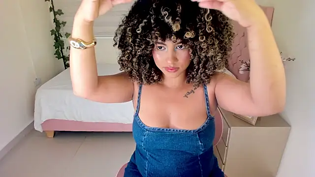 Snapshot of Brit_weston chatting on 04/04/26, 09:01 Brit weston online show from 04/04/26, 09:01