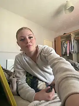 Snapshot of Paige_love chatting on 04/23/26, 01:24 Paige love online show from 04/23/26, 01:24