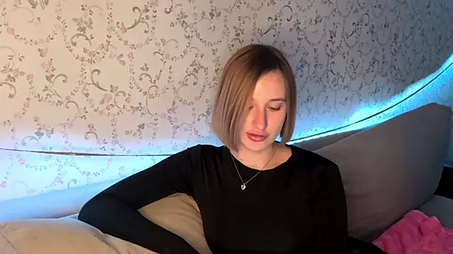 DeliciaBagnoli online show from 04/17/26, 06:11