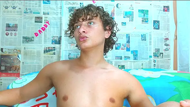 Snapshot of arielnoir6958 chatting on 02/21/26, 12:33 arielnoir6958 online show from 02/21/26, 12:33