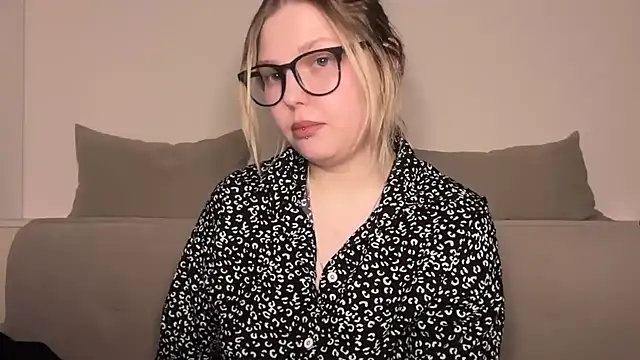 Snapshot of Ophelia_Ritz chatting on 03/05/26, 09:22 Ophelia Ritz online show from 03/05/26, 09:22