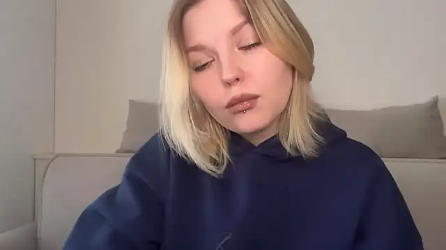 Snapshot of Ophelia_Ritz chatting on 04/03/26, 04:43 Ophelia Ritz online show from 04/03/26, 04:43