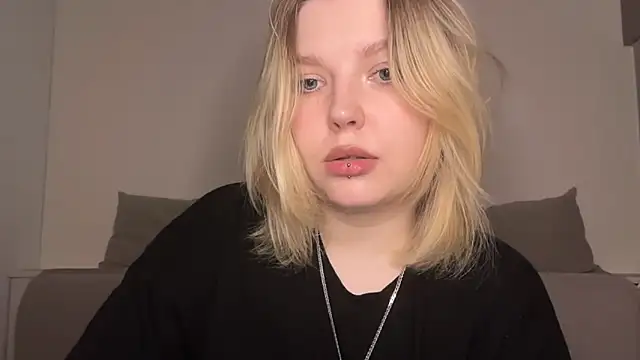 Snapshot of Ophelia_Ritz chatting on 04/05/26, 10:29 Ophelia Ritz online show from 04/05/26, 10:29