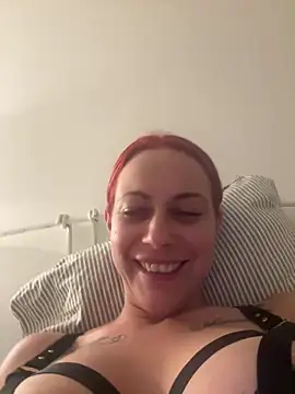 Snapshot of SophieSchmidt chatting on 02/24/26, 08:40 SophieSchmidt online show from 02/24/26, 08:40