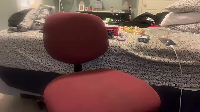 Snapshot of TrndSettr chatting on 03/19/26, 12:47 TrndSettr online show from 03/19/26, 12:47