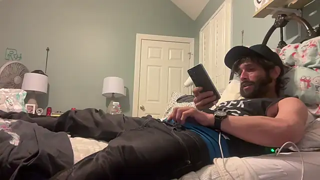 Snapshot of TrndSettr chatting on 03/28/26, 12:21 TrndSettr online show from 03/28/26, 12:21