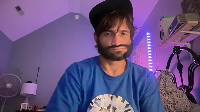 Snapshot of TrndSettr chatting on 04/03/26, 08:56 TrndSettr online show from 04/03/26, 08:56