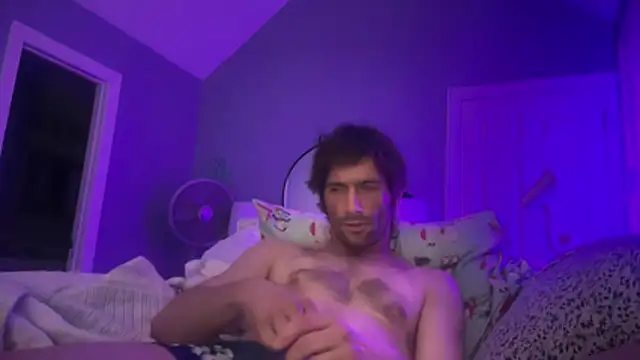 Snapshot of TrndSettr chatting on 04/08/26, 11:27 TrndSettr online show from 04/08/26, 11:27