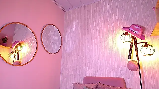 Snapshot of Kitty_madness chatting on 07/15/26, 03:39 Kitty madness online show from 07/15/26, 03:39