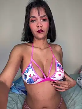 Snapshot of Kitty_Wild_19 chatting on 04/05/26, 08:33 Kitty Wild 19 online show from 04/05/26, 08:33