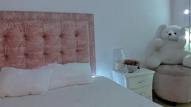 Jennifer Lee  online show from 03/12/26, 08:48