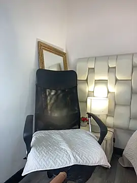 Snapshot of AnnieGirl_ chatting on 03/10/26, 01:54 AnnieGirl online show from 03/10/26, 01:54