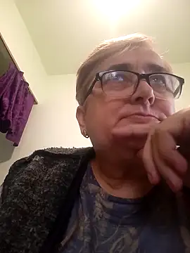 Snapshot of SusanStar874 chatting on 03/18/26, 03:04 SusanStar874 online show from 03/18/26, 03:04